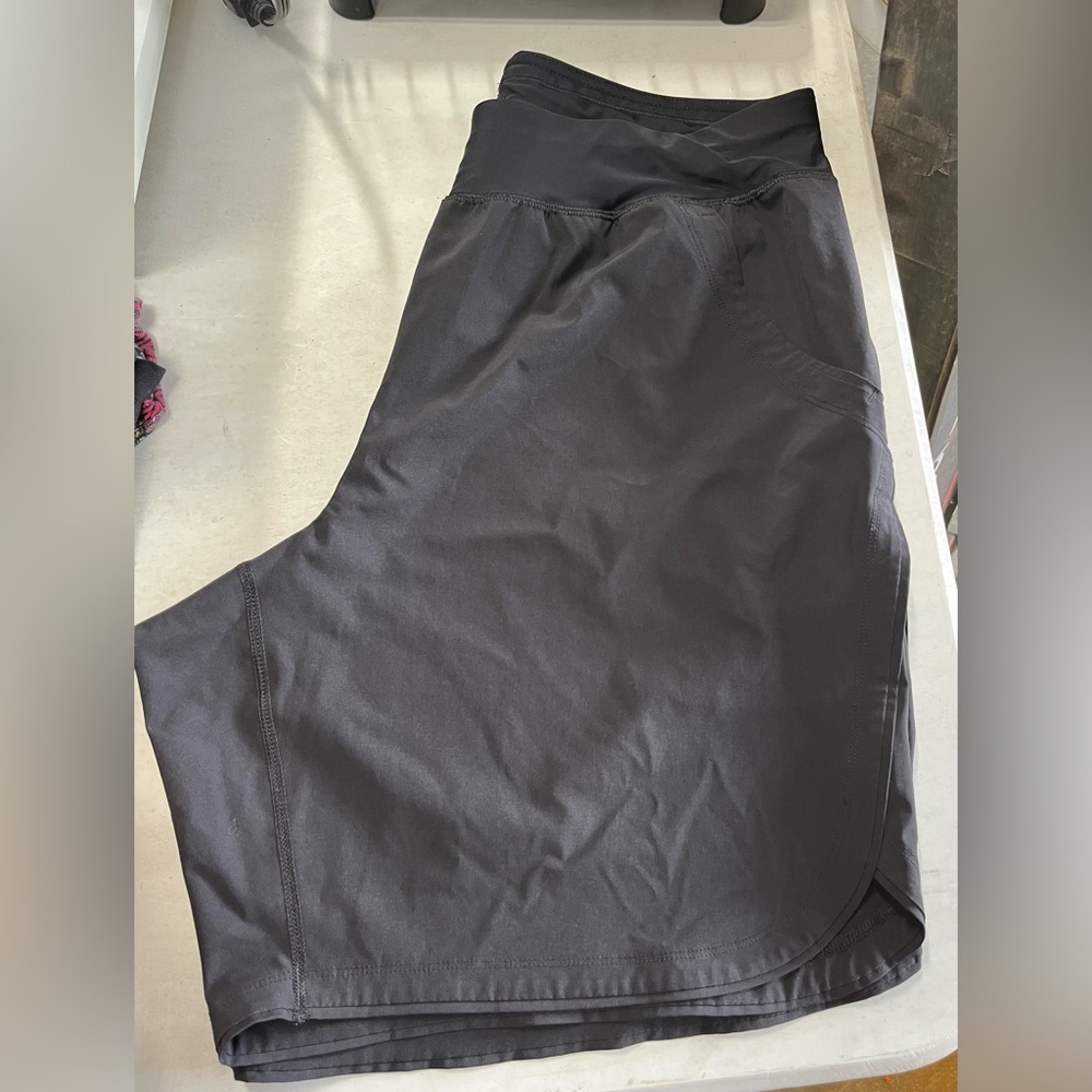 Women’s Size 16 Black Shorts – Lands’ End – Lightweight & Breathable